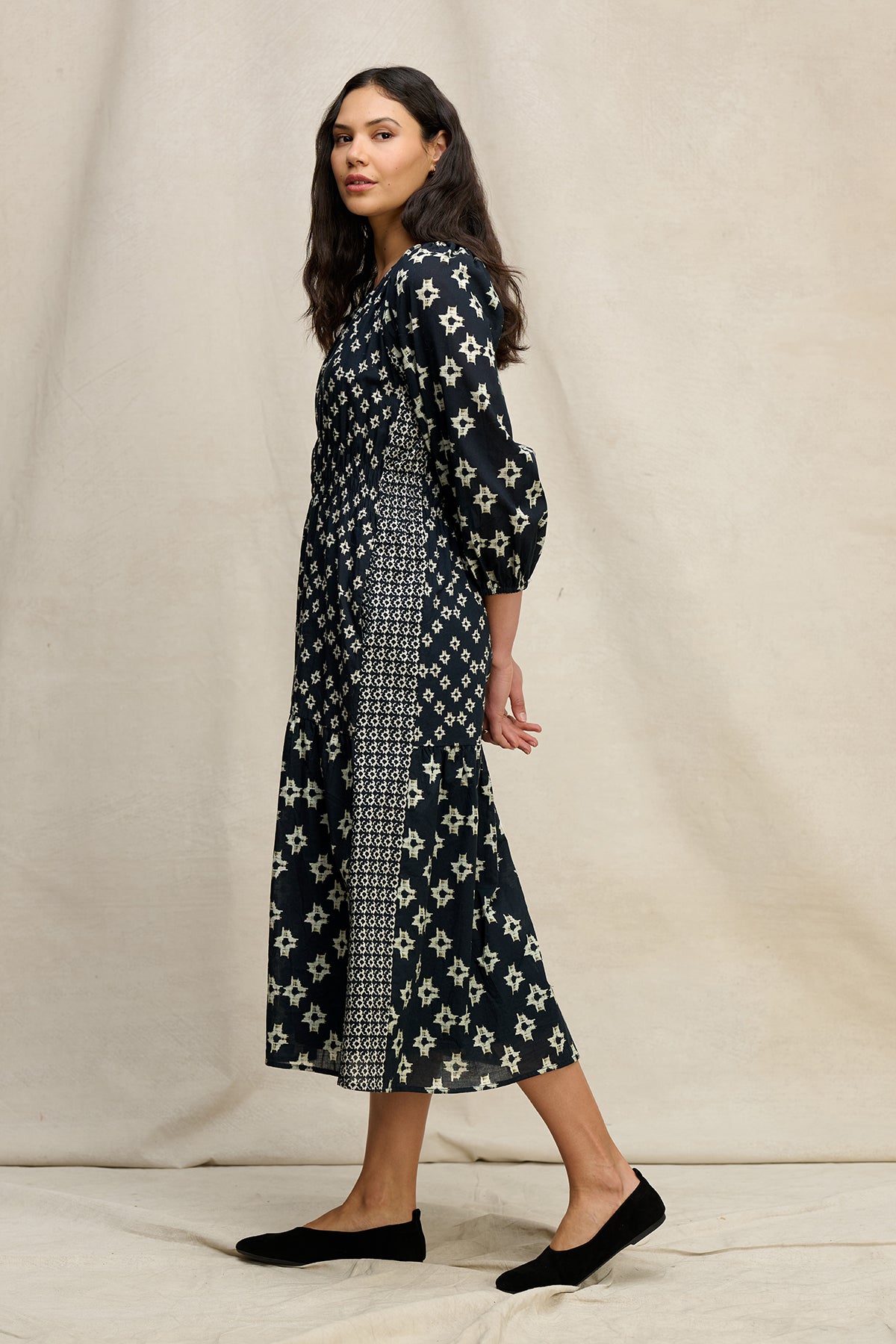 Velvet by Graham and Spencer Elan Vneck Midi Dress