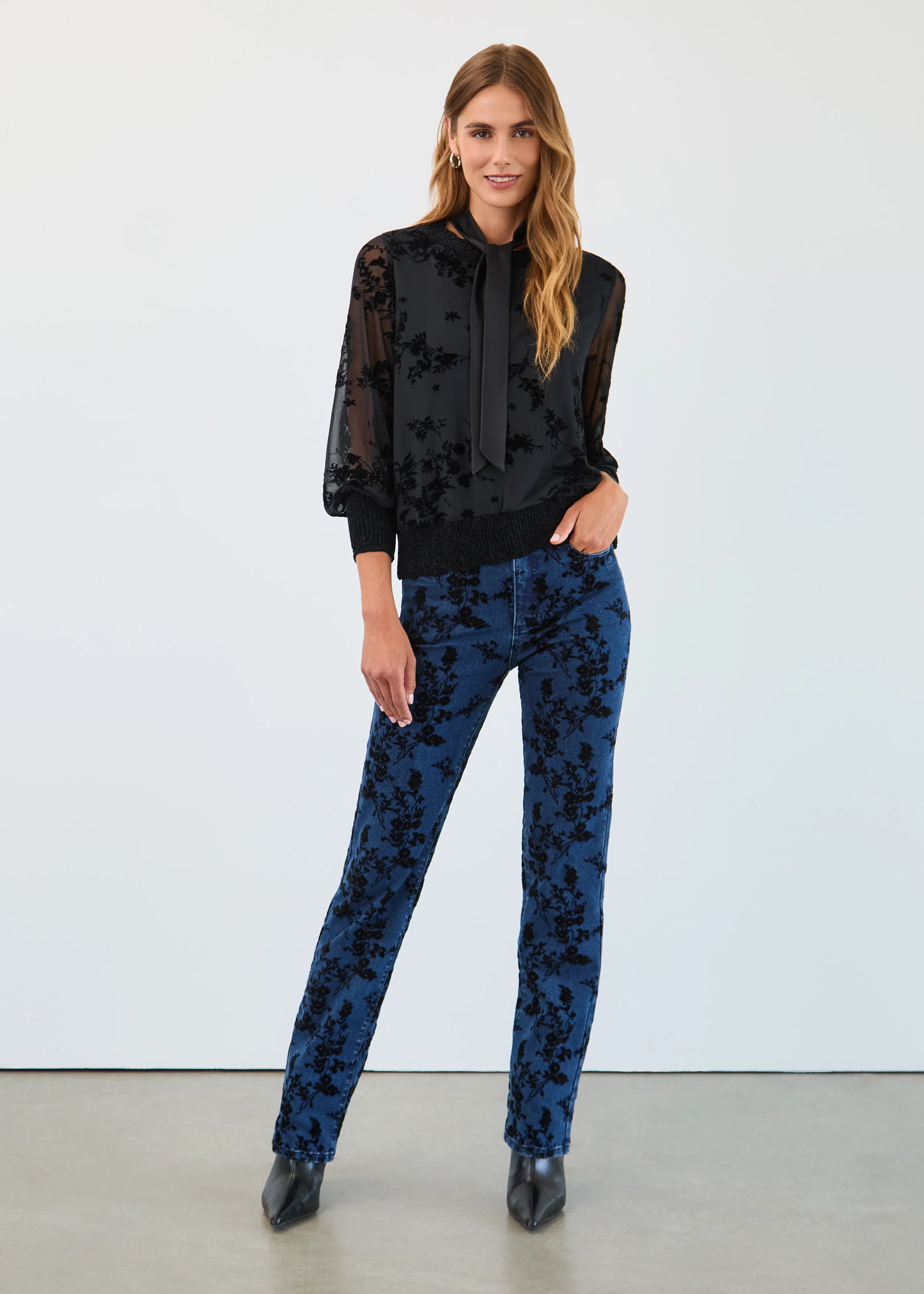 FDJ Suzanne Straight Leg in Black Flocked Print